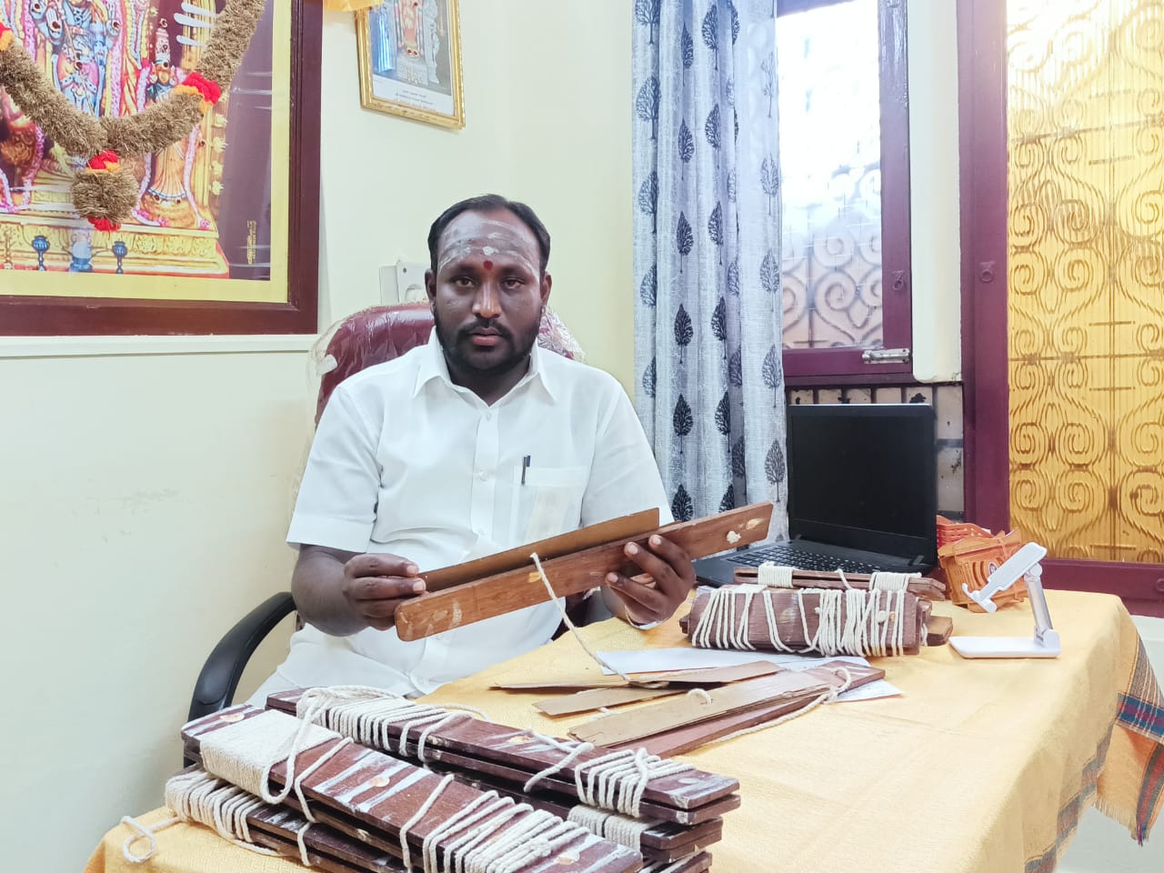 Mahashivan Nadi Astrolgey Center in vaitheeswaran Koil is located in mayiladuthurai district in India. They are the best Nadi Astrology center in India.